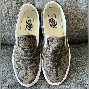 Vans slide on. Barely used no sign of wear